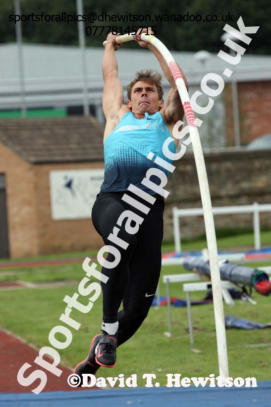 Senior mens pole vault, EAP International Combined Events, Hexham Northumberland. Photo: David T. Hewitson/Sports for All Pics
